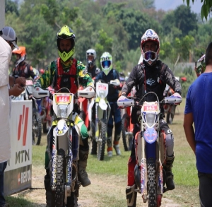 ENDURISTAS PELEAN POR UN LUGAR EN EL PODIO