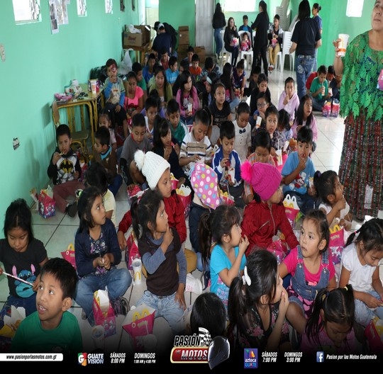 CELEBRACIÓN DE NAVIDAD PARA LOS NIÑOS ACDC BIKERS