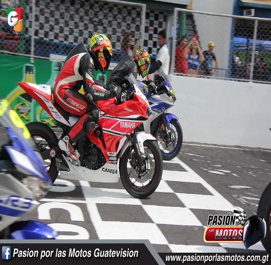 SEPARAN CATEGORÍAS EN LA COPA YAMAHA R3.